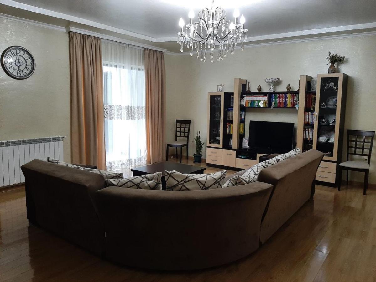 Mindia'S Apartment Batumi Exteriör bild